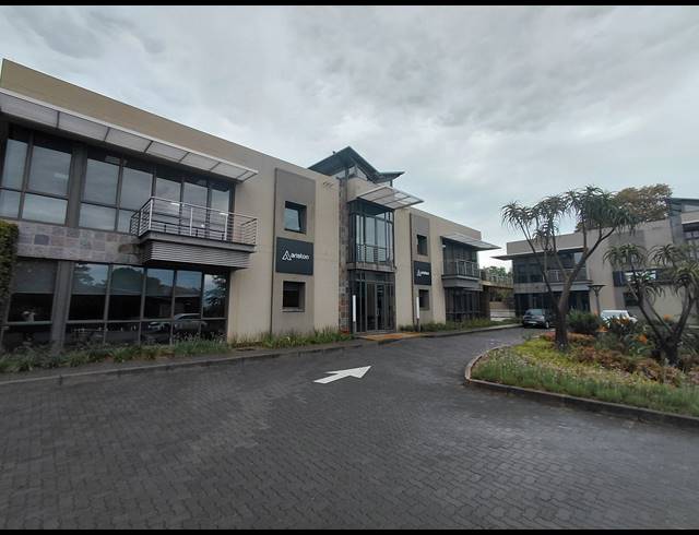 96M² OFFICE TO LET IN BRYANSTON